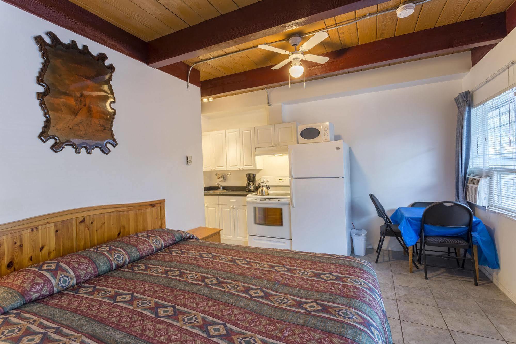 Holiday House Motel Pentiction Zewnętrze zdjęcie